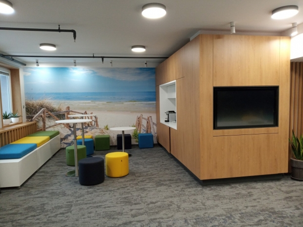 Projekt sali szkoleniowej firmy produkcyjnej w Pruszczu Gdańskim EMER-architekci