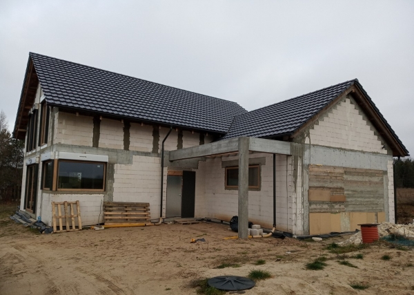 Projekt domu z poddaszem użytkowym i dużym garażem w Pręgowie EMER-architekci