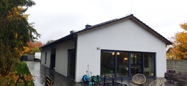 Projekt parterowej stodoły na wąską działkę w Rotmance EMER-architekci